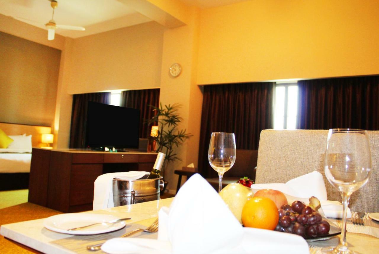 Summit Parkview Yangon Hotel Exterior foto